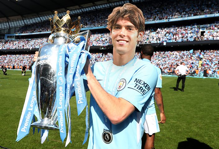 Kaka lifts Premier League trophy