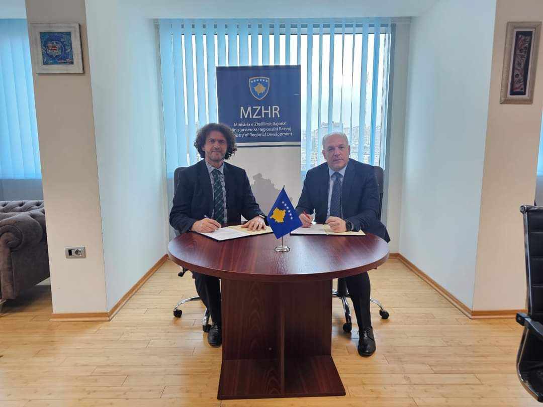 Universiteti i Shkencave të Aplikuara në Ferizaj dhe Ministria e Zhvillimit Rajonal nënshkruajnë Memorandum për bashkëpunim në Zhvillimin Rajonal