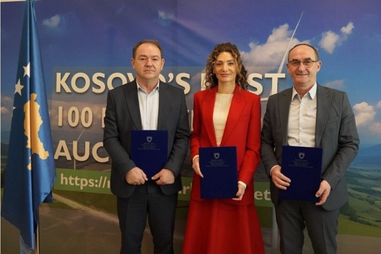 Bateritë për ruajtje energjie nga programi me SHBA-të vendosen në Ferizaj