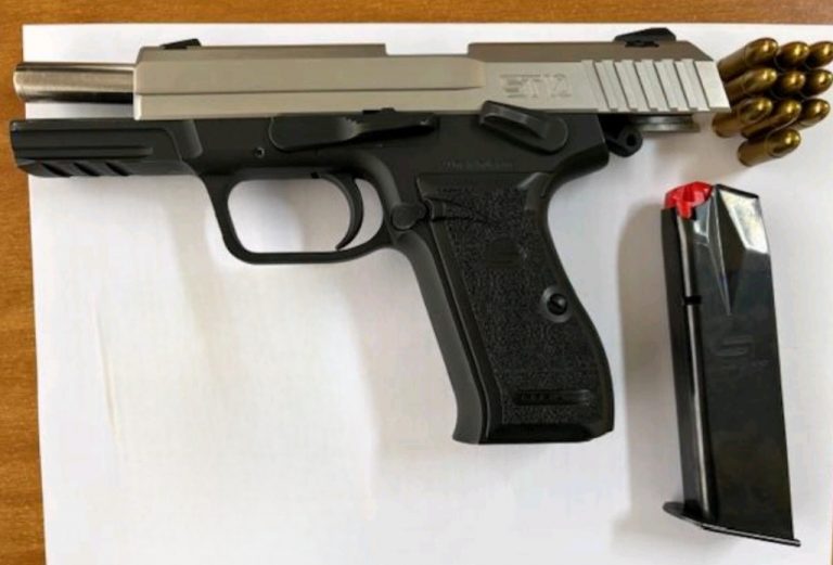 Kanosje në Ferizaj, intervistohen katër të dyshuar, sekuestrohen 3 pistoleta dhe 73 fishekë