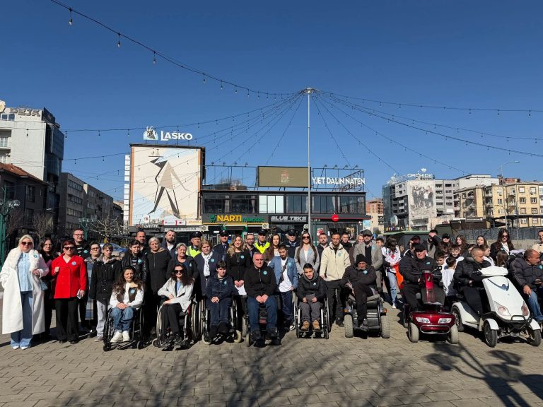 Ferizaj shënon Ditën e Përdoruesve të Karrocës me aktivitet ndërgjegjësues për një qytet pa barriera