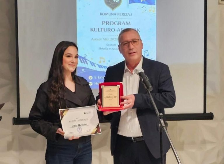 Olza Hashani zgjidhet Artiste e Vitit