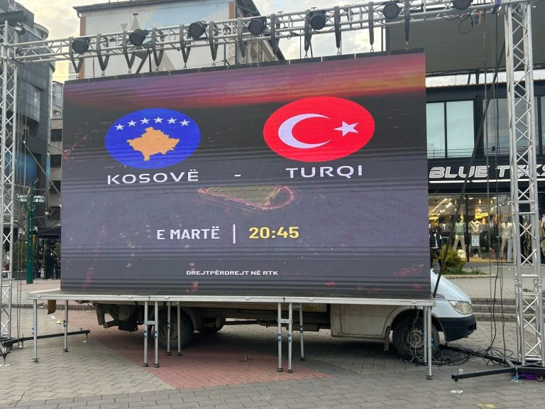 Vendoset Led-i i madh në shesh për ndjekjen e ndeshjes së kombëtares së Kosovës