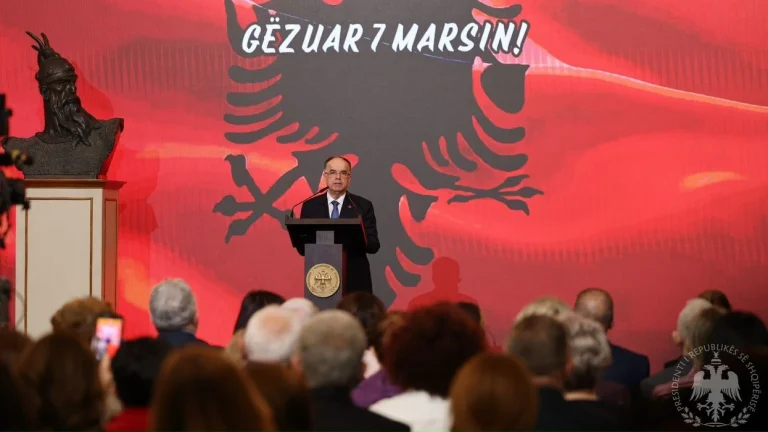 Begaj pret mësues nga Shqipëria, Kosova dhe diaspora për 7 Marsin