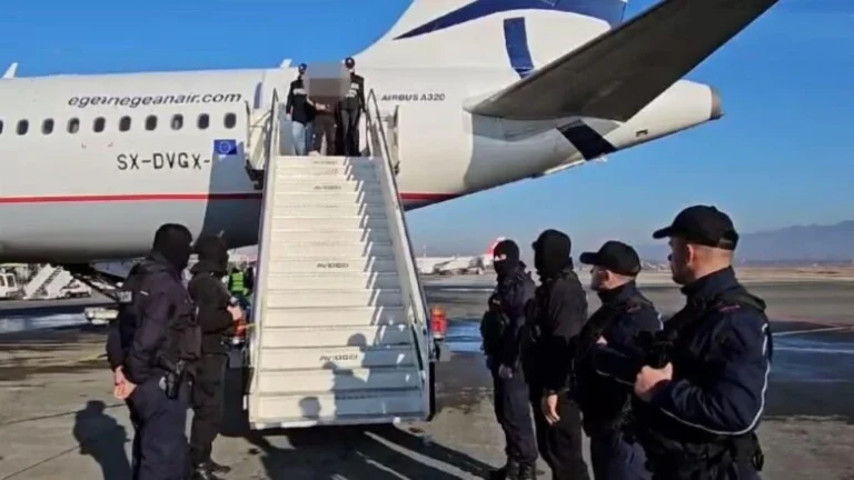 Dy shqiptarë ekstradohen nga Shqipëria në Kosovë, kërkoheshin përmes Interpol-it