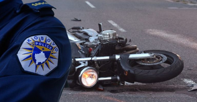 I mituri në Ferizaj tërheq zvarrë policin me motoçikletë gjatë tentativës për ikje