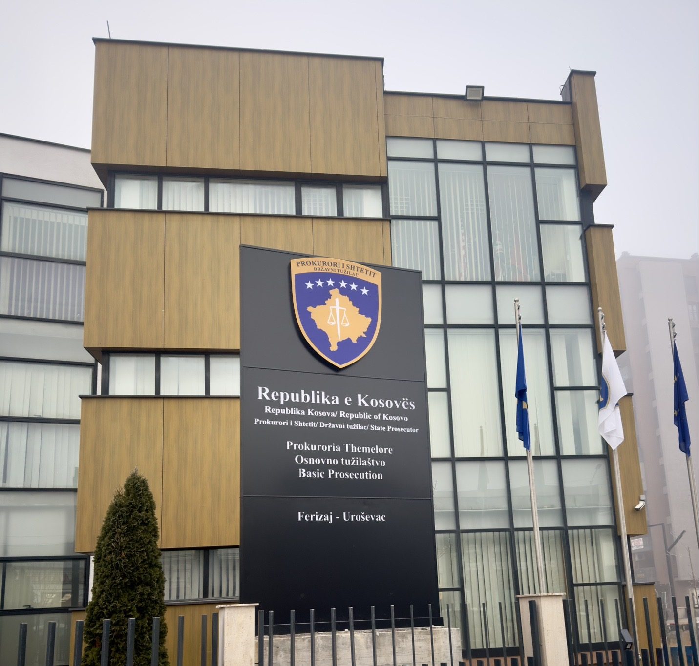 Tre të ndaluar në Ferizaj për keqpërdorim detyre dhe falsifikim dokumentesh